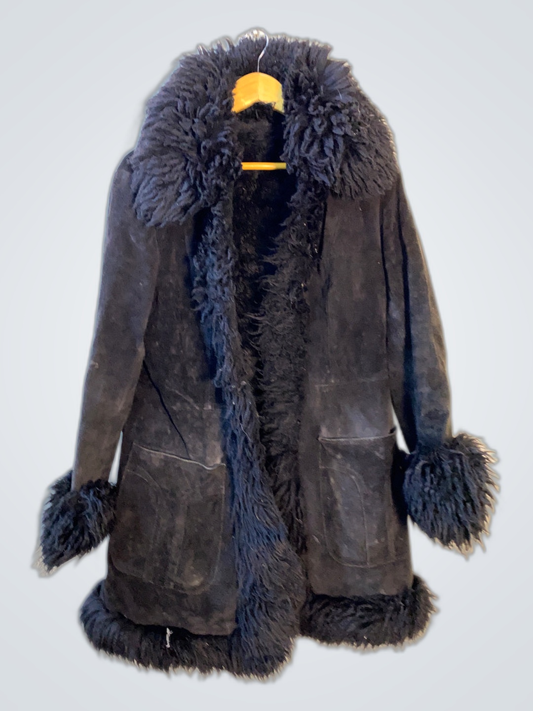 黒のファー付きコート