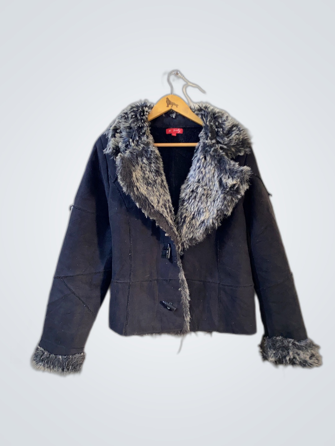 Derby mit Pelzbesatz