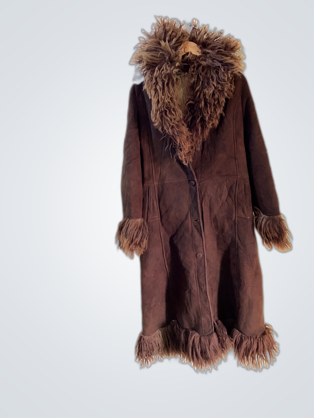 Brauner Mantel mit Fellbesatz