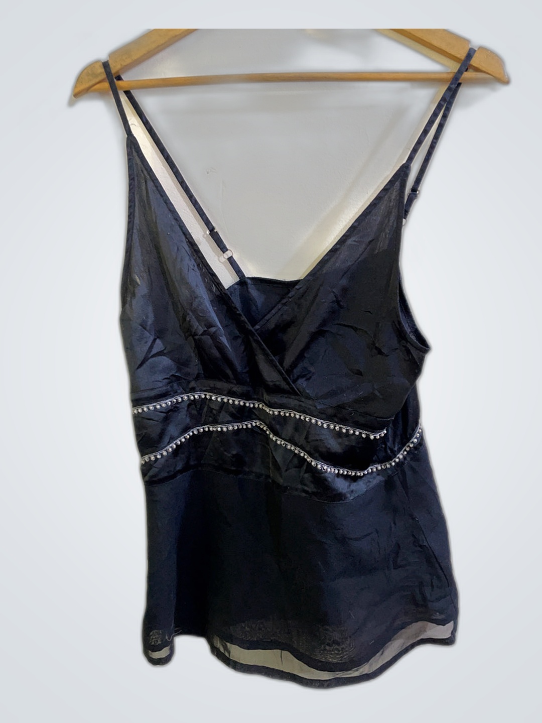 Débardeur noir avec garniture en perles