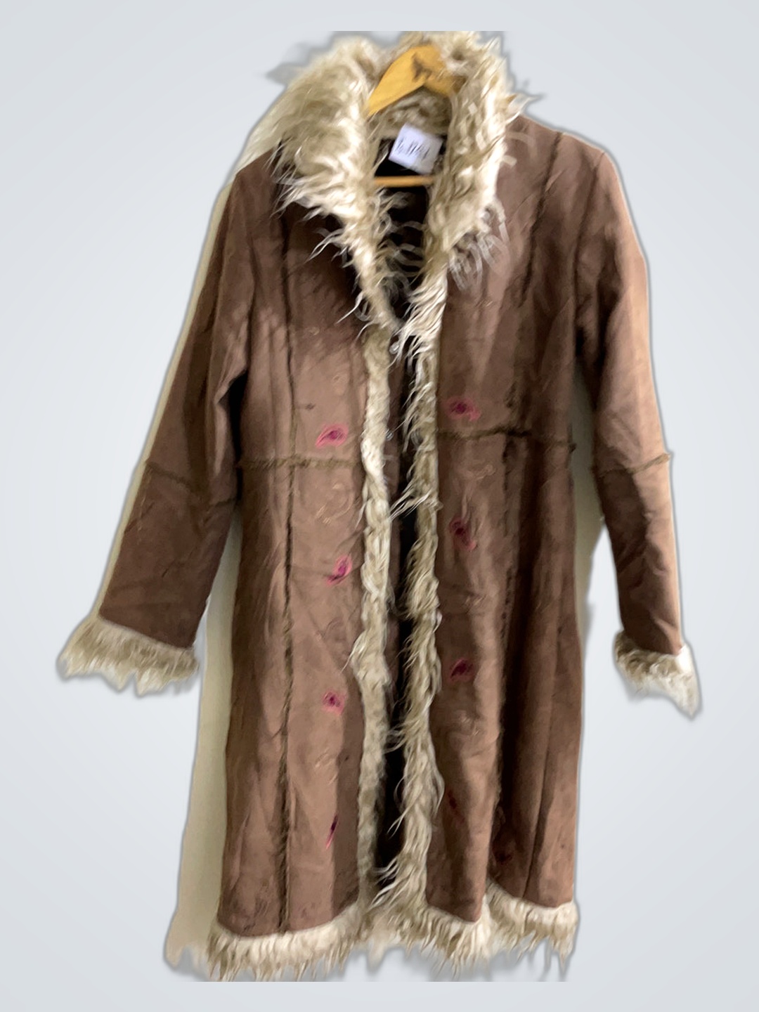 Casaco Marrom com Bordas de Pelo