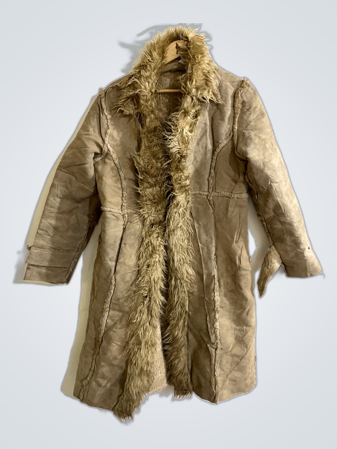 Beige mit Pelz gefütterter Mantel