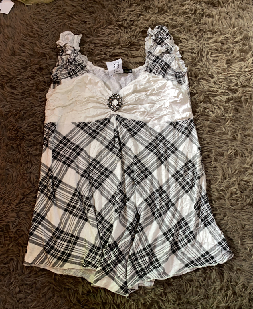 Schwarzes und weißes Karomuster-Trägertop