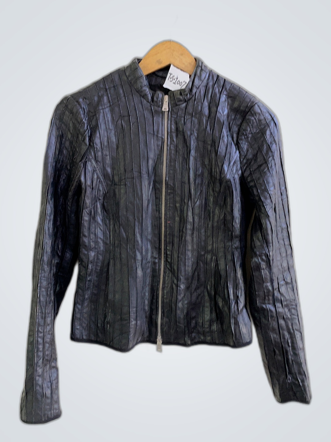 Veste en cuir plissé noir