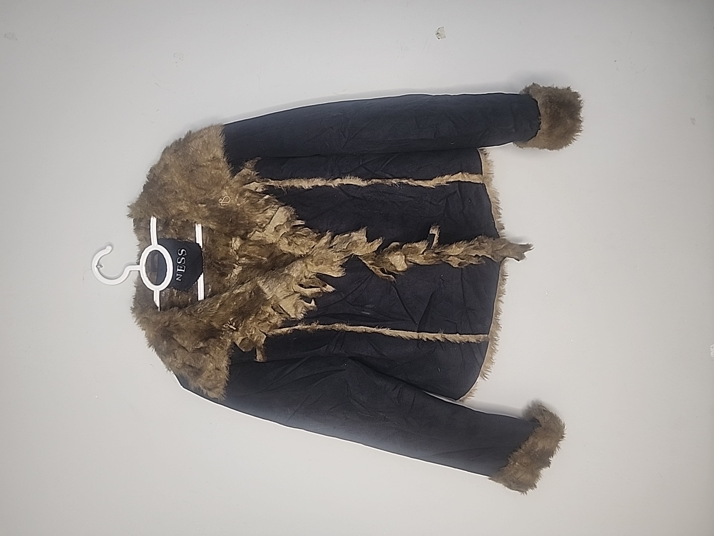 Fellbesetzter Mantel