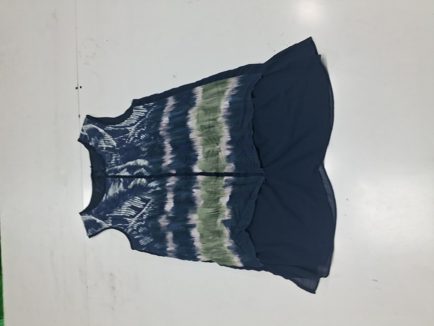 YEST Sleeveless Tie-Dye Printed Blouse in Navy and..