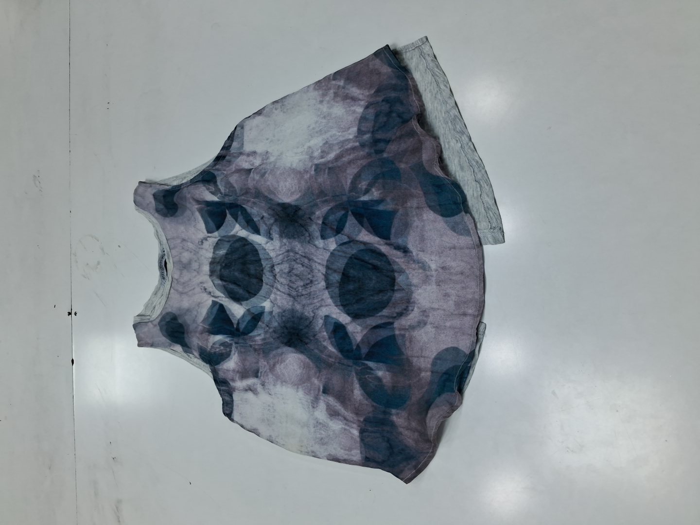 Attrattivo Graphic Tank Top