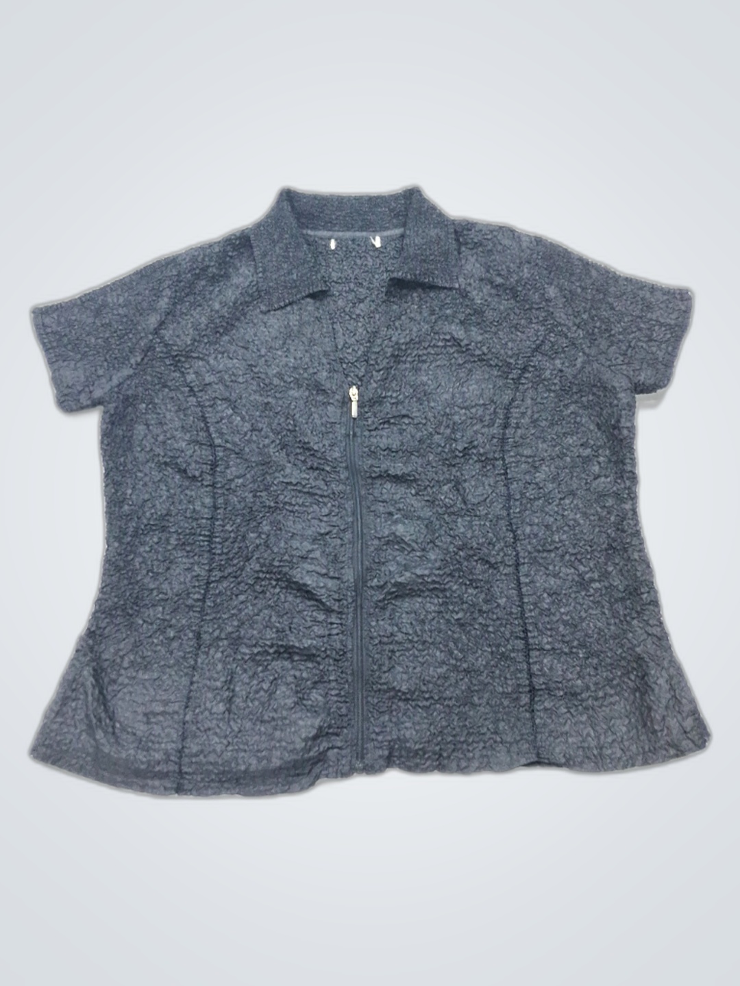 Jaqueta cinza com zíper de manga curta