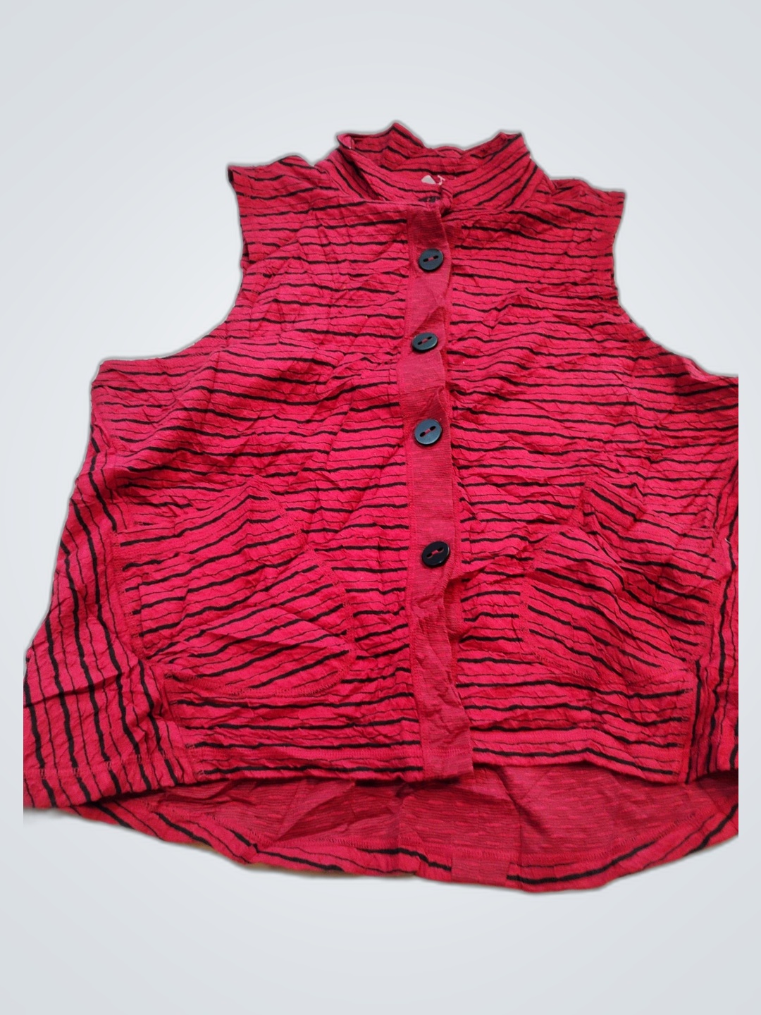 Rot gestreiftes ärmelloses Oberteil