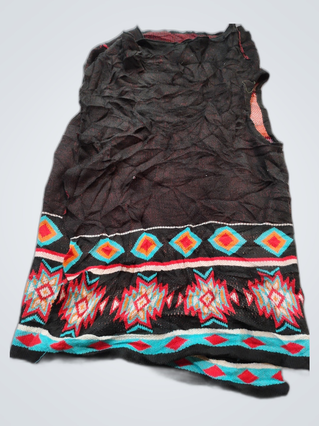 Cachecol preto e colorido com padrão